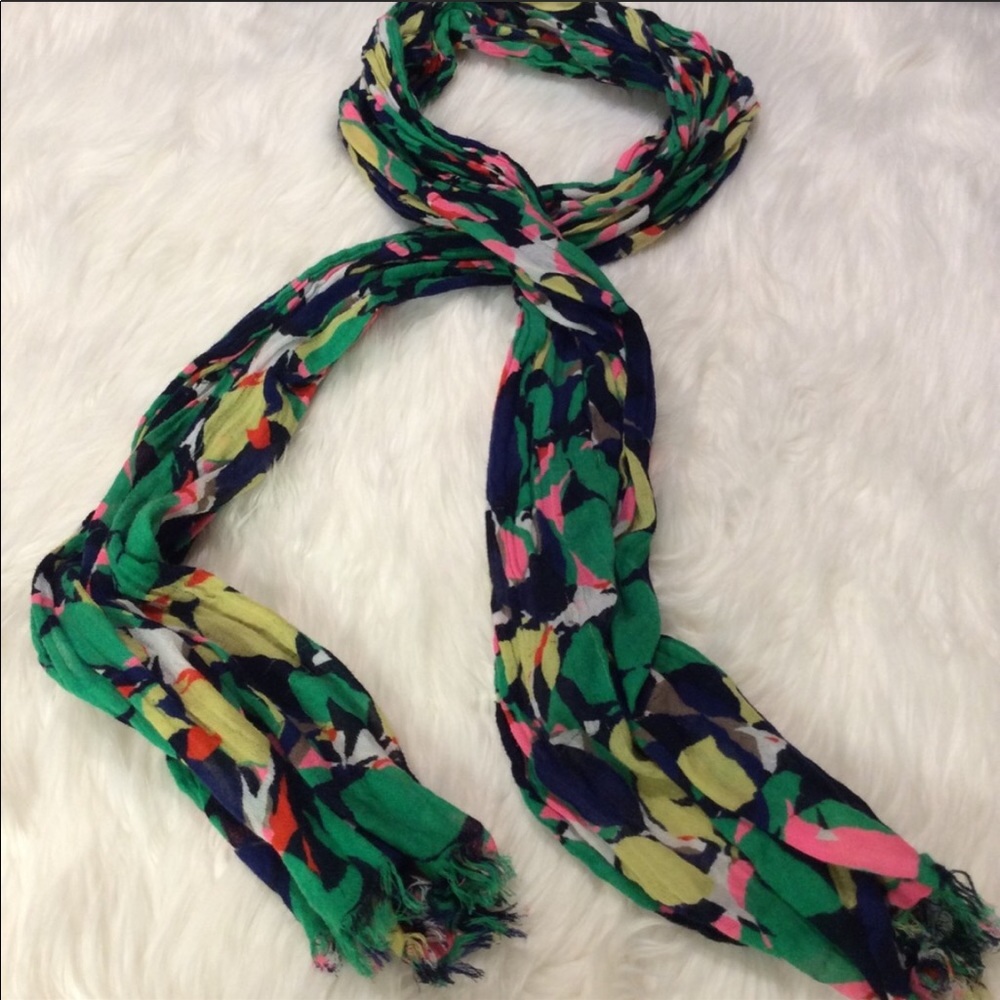 Gap Scarf